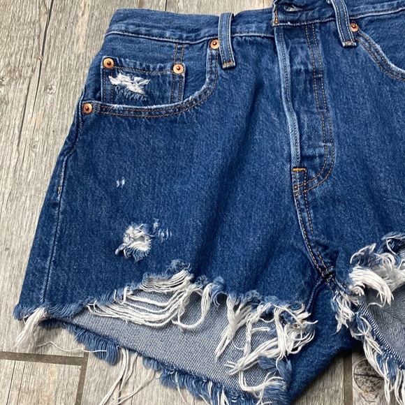 LEVI'S® 501® Original Cutoff Shorts 27 - Picture 9 of 9
